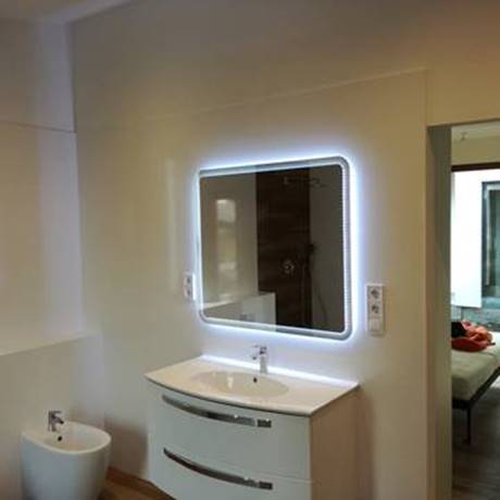 Fürdőszoba szekrény világítással